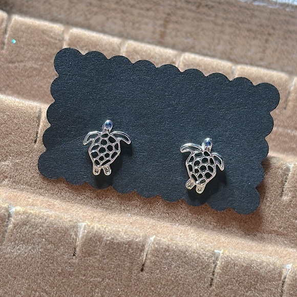 ADORABLE 925 TURTLE 🐢 STUD EARRINGS | Vintage EUC w/ Lt. Blue Accent Stones - Picture 1 of 1